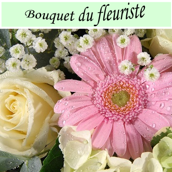 Bouquet du fleuriste composé de fleurs variées roses et blanches. différents coloris